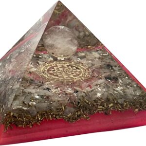 Pink-weiße CHONIT Orgonit-Pyramide mit goldfarbenem Yantra-Motiv und heller Kristallkugel.